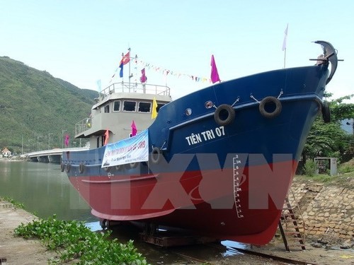 Government capital helps fishermen in offshore fishing - ảnh 1